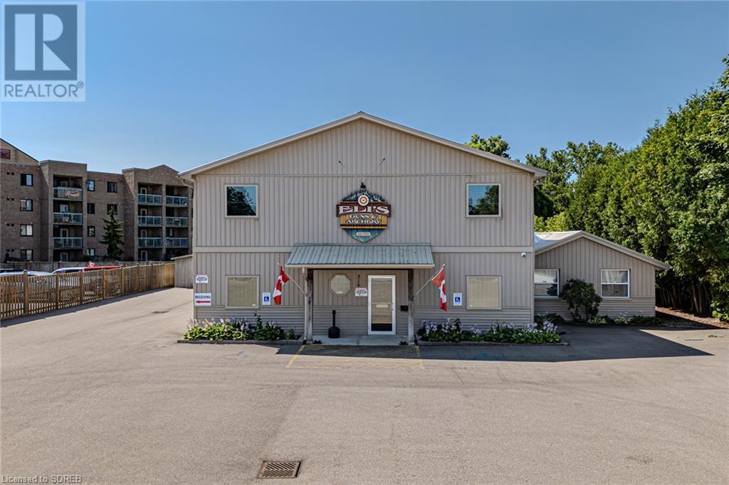 316 Queensway W Property Photo 3