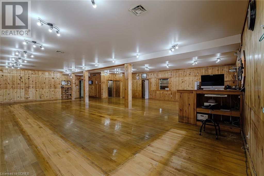 316 Queensway W Property Photo 6
