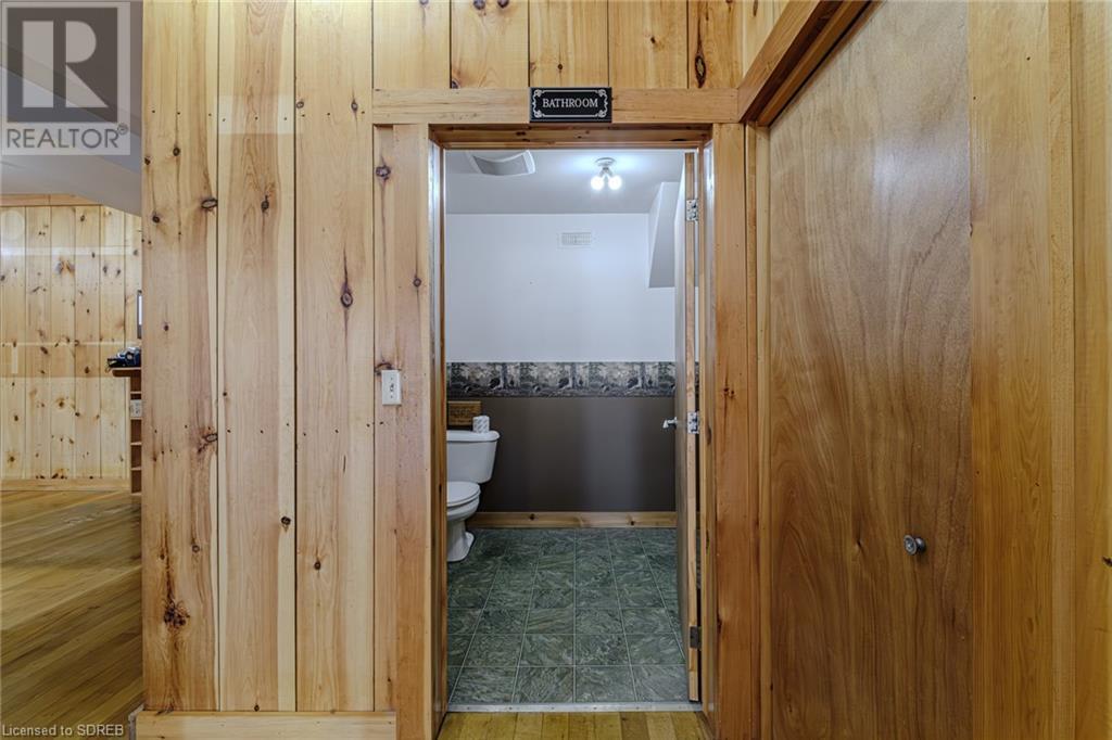 316 Queensway W Property Photo 10