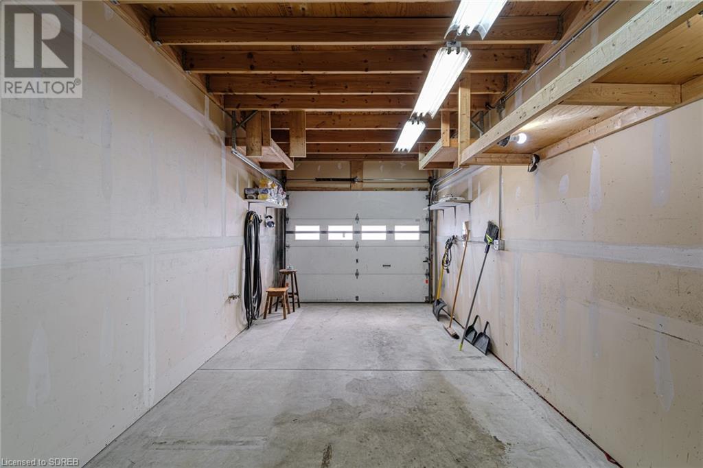 316 Queensway W Property Photo 23