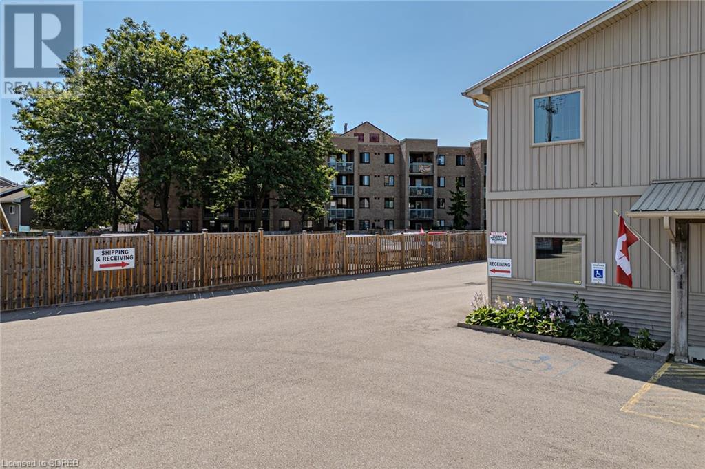 316 Queensway W Property Photo 41