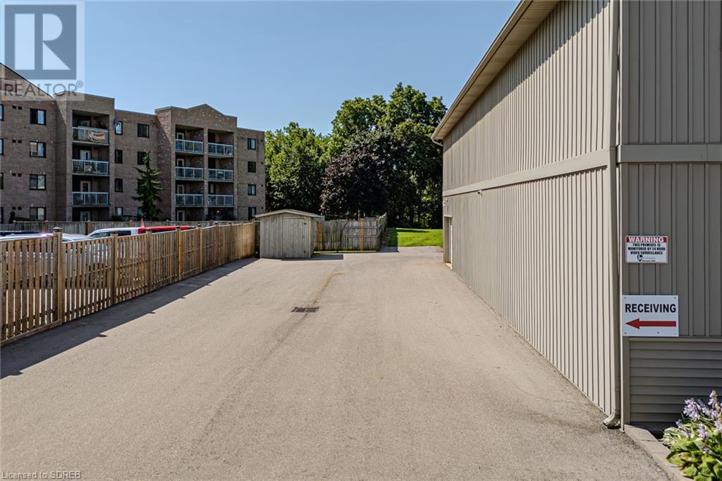 316 Queensway W Property Photo 42