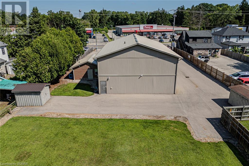 316 Queensway W Property Photo 43