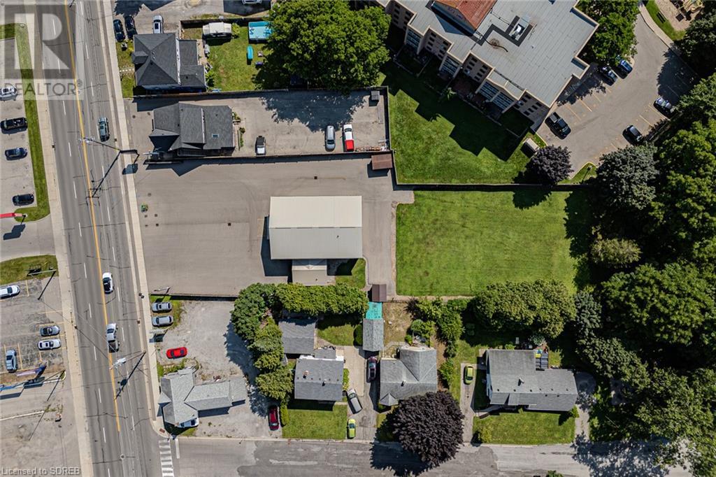 316 Queensway W Property Photo 46