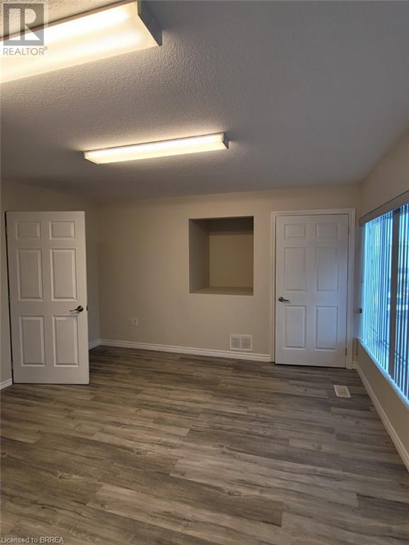 340 Henry Street Unit# 12 Upr Property Photo 4