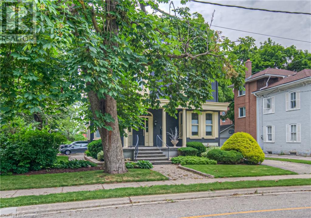 106 Young Street W Property Photo 4