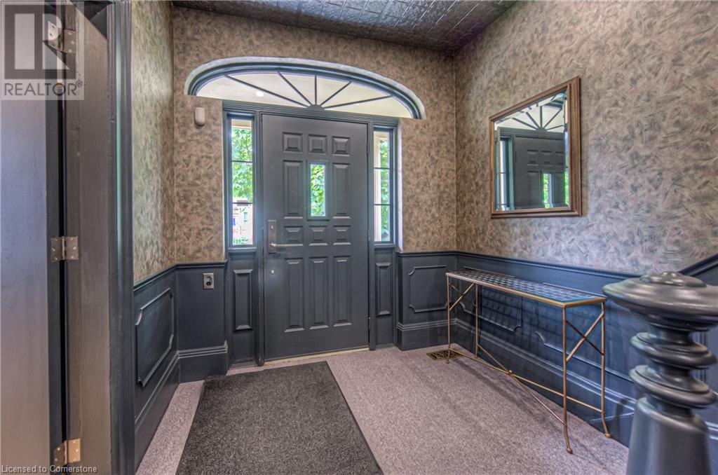 106 Young Street W Property Photo 7