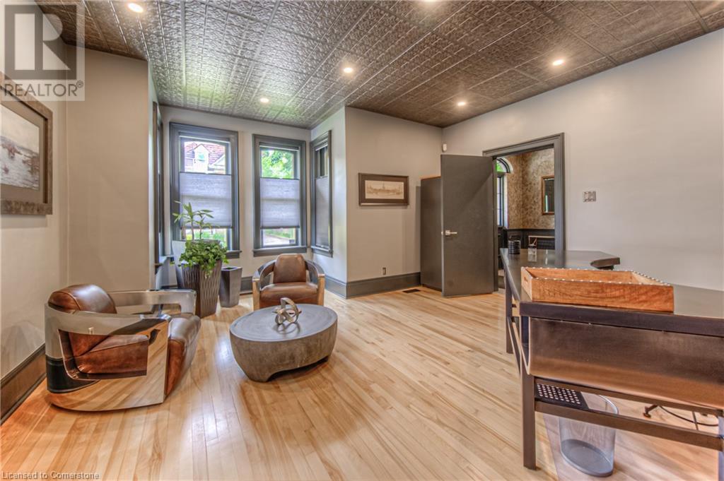 106 Young Street W Property Photo 10