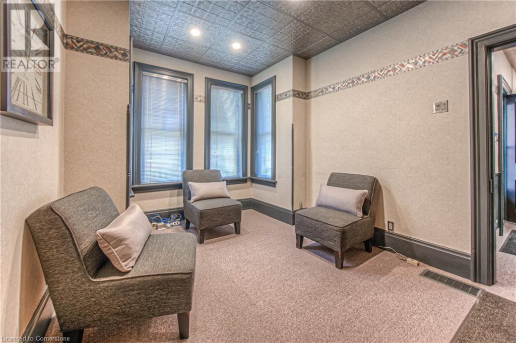 106 Young Street W Property Photo 11