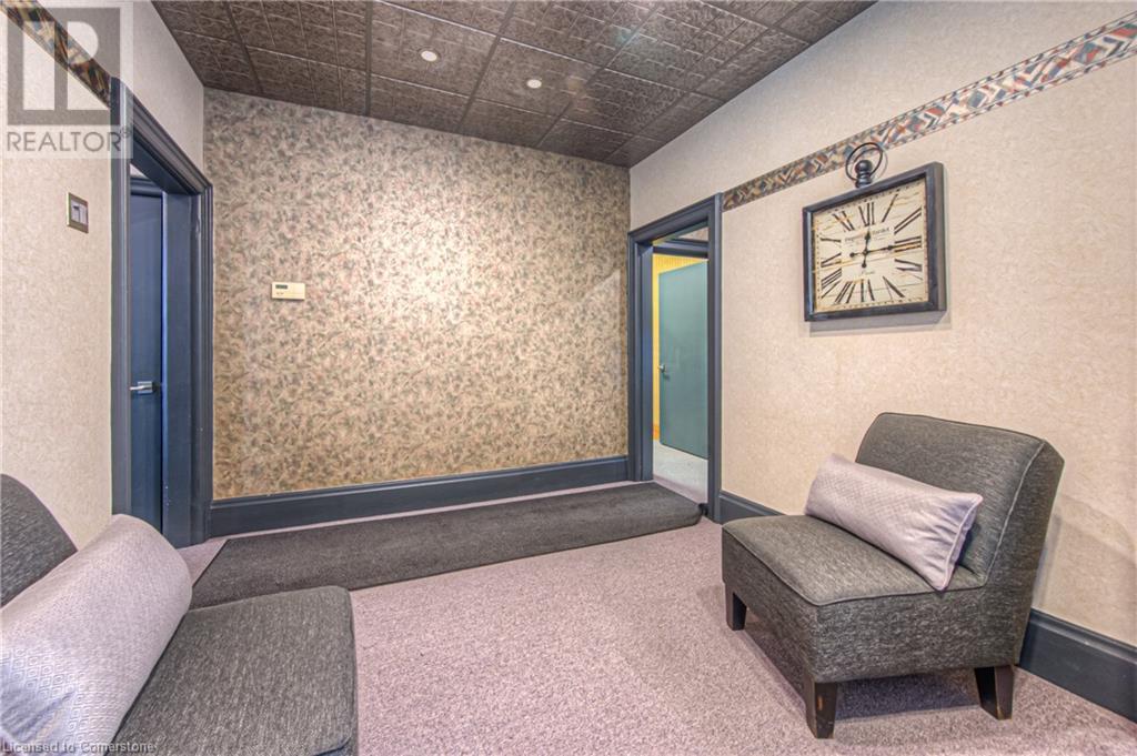 106 Young Street W Property Photo 12