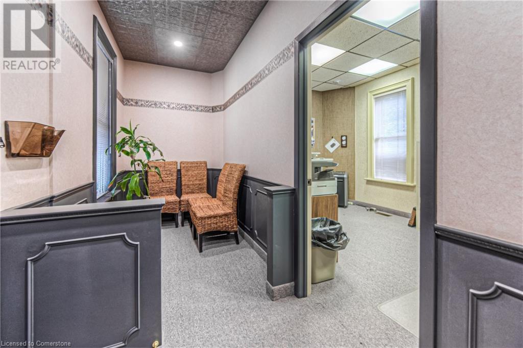 106 Young Street W Property Photo 13