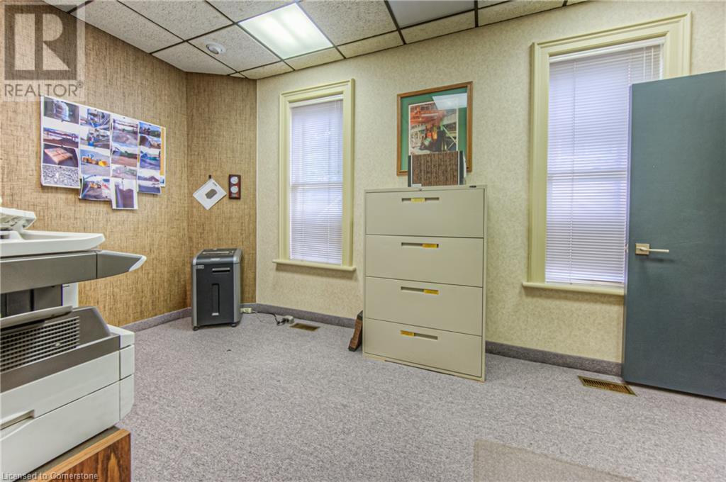 106 Young Street W Property Photo 14