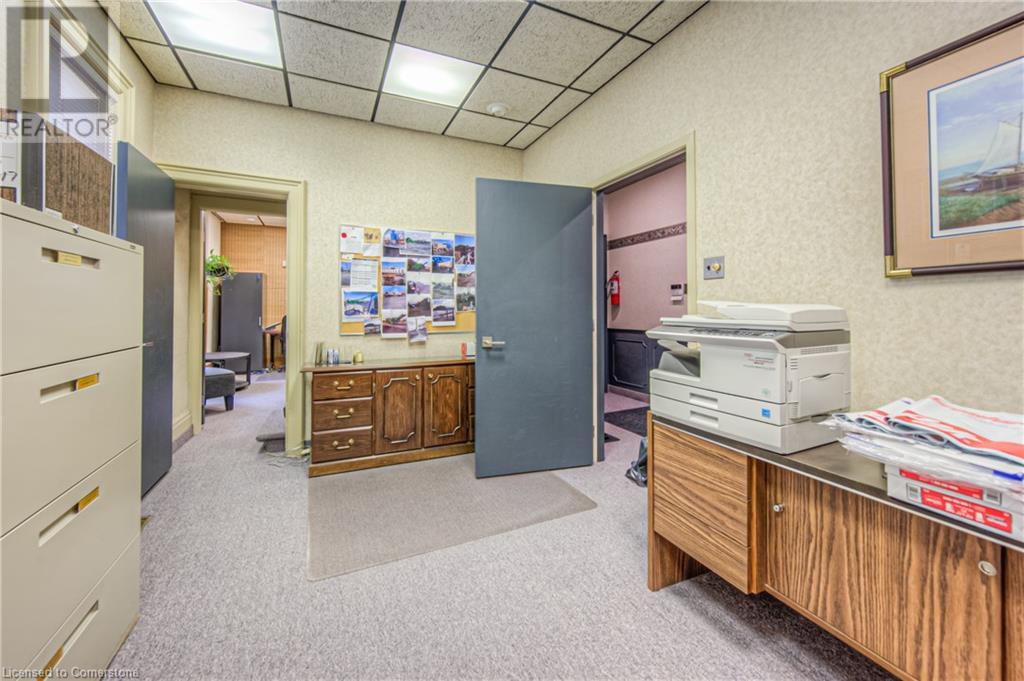 106 Young Street W Property Photo 15