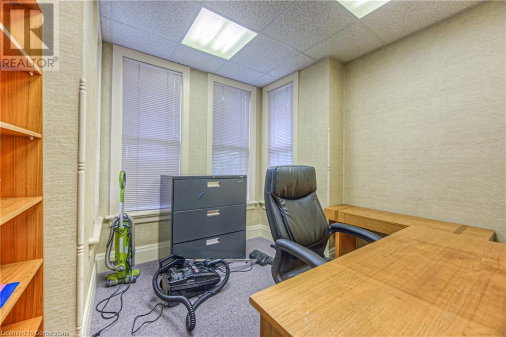 106 Young Street W Property Photo 20