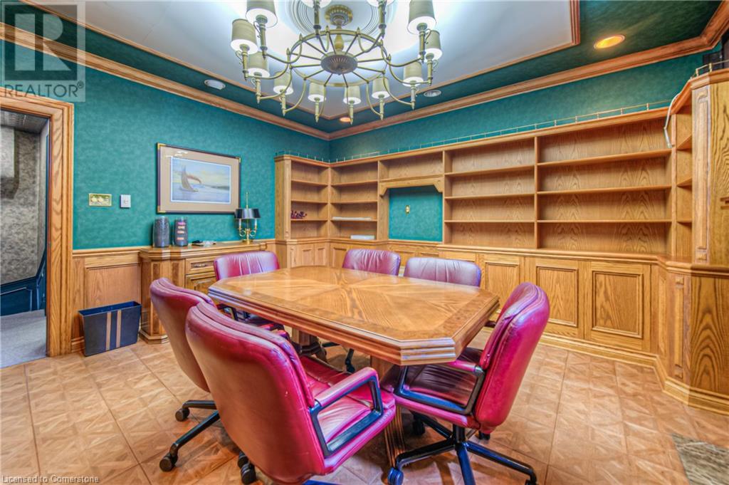 106 Young Street W Property Photo 23
