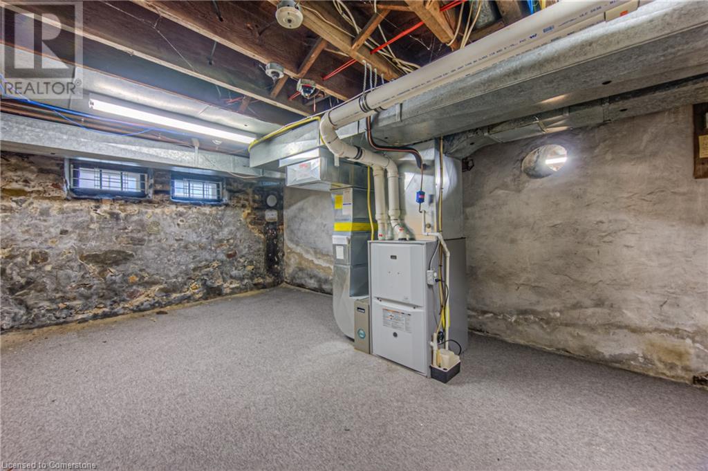 106 Young Street W Property Photo 29