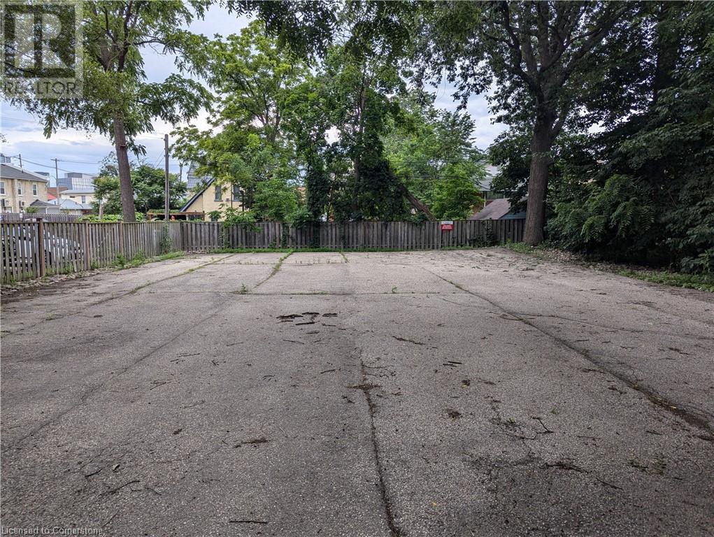 106 Young Street W Property Photo 35