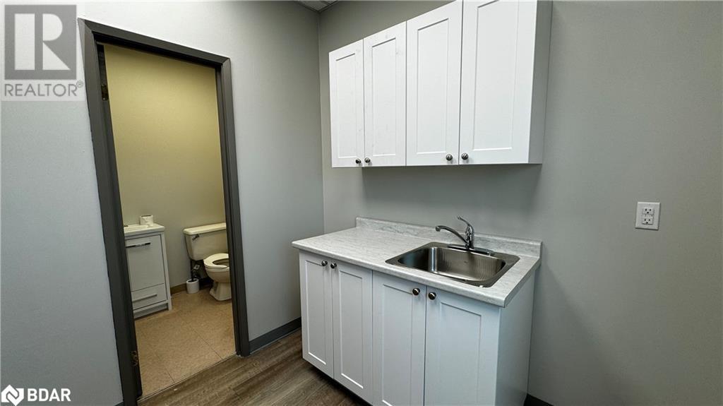 190 Cundles Road E Unit# 201d Property Photo 8