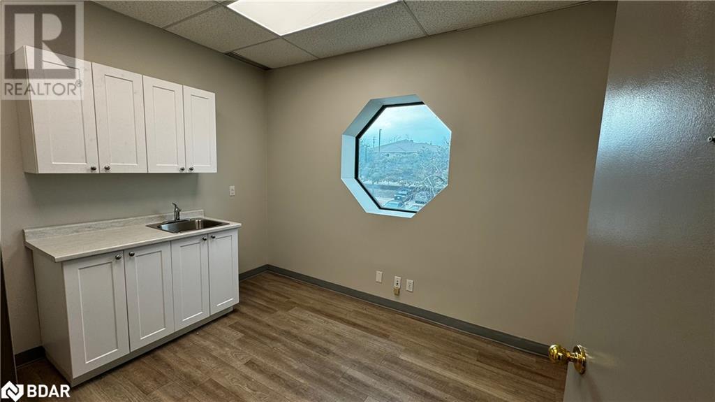 190 Cundles Road E Unit# 201d Property Photo 9
