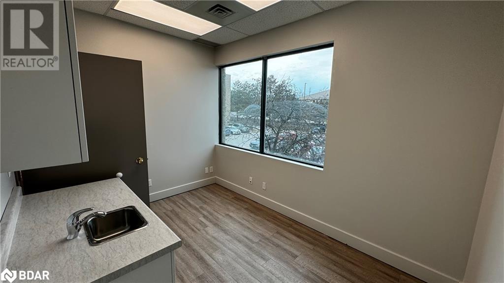 190 Cundles Road E Unit# 201d Property Photo 11
