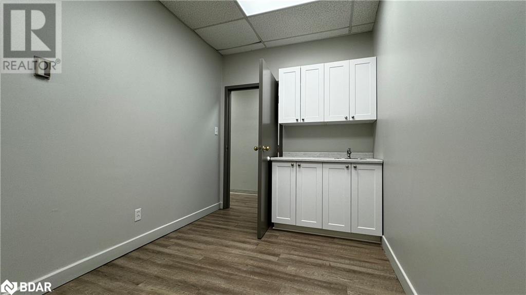 190 Cundles Road E Unit# 201d Property Photo 14