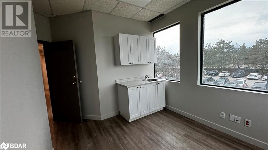 190 Cundles Road E Unit# 201d Property Photo 15