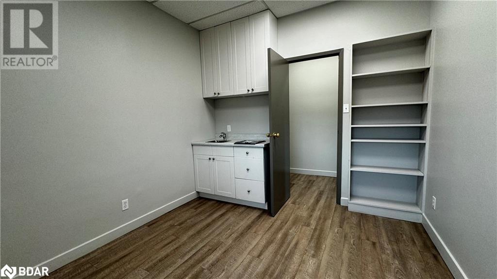 190 Cundles Road E Unit# 201d Property Photo 17