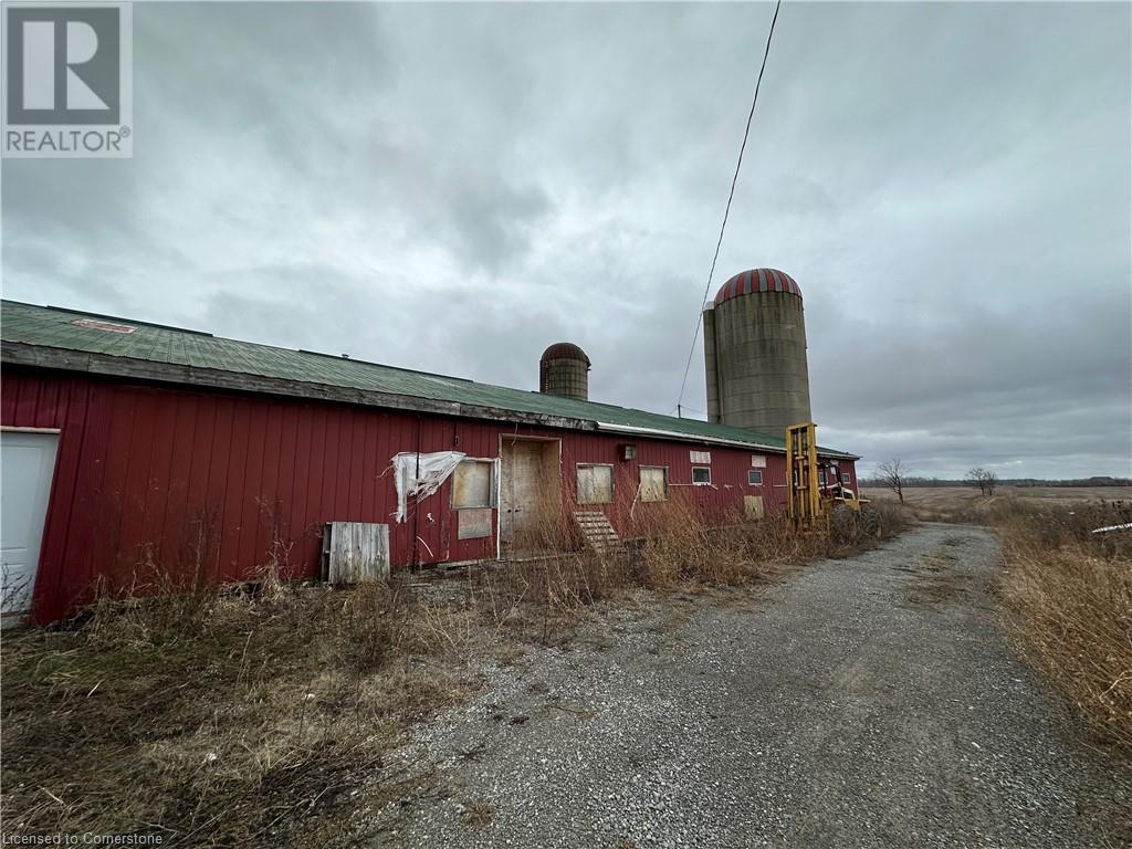 5463 Chippewa Road E Unit# Barn Property Photo 13