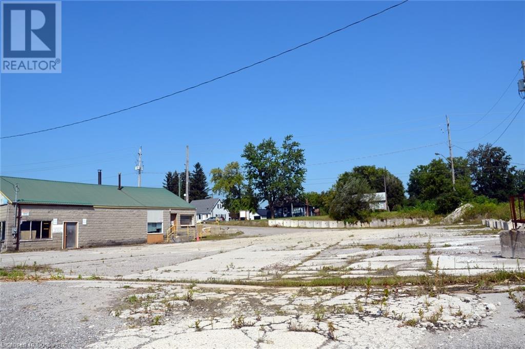 458 Queensway Highway W Property Photo 2
