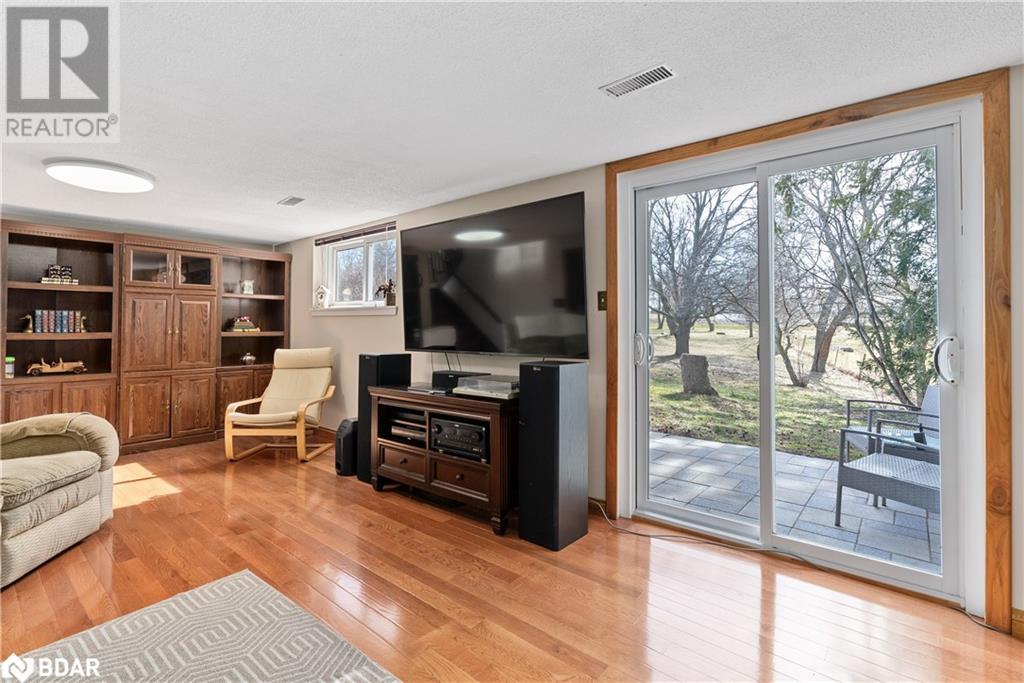 5884 7th Line Property Photo 38