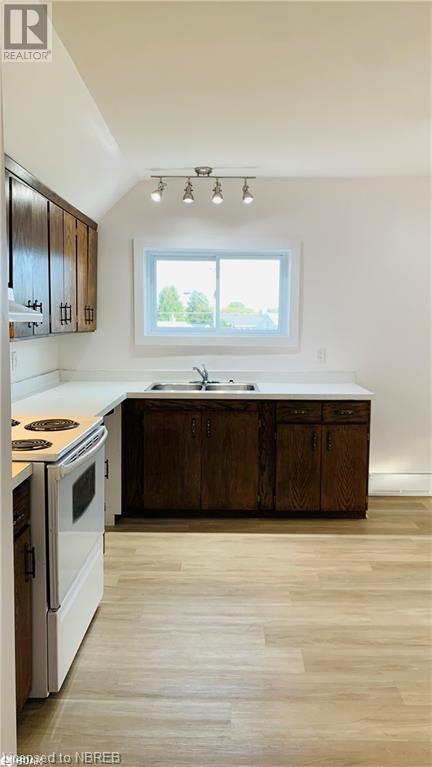 156 Simcoe Street Street Property Photo 6
