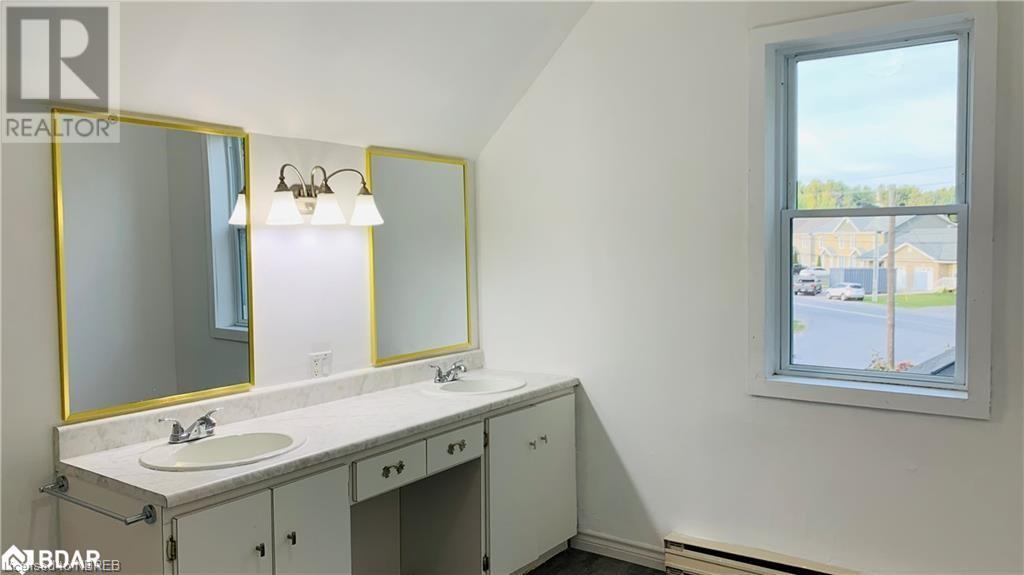 156 Simcoe Street Street Property Photo 23