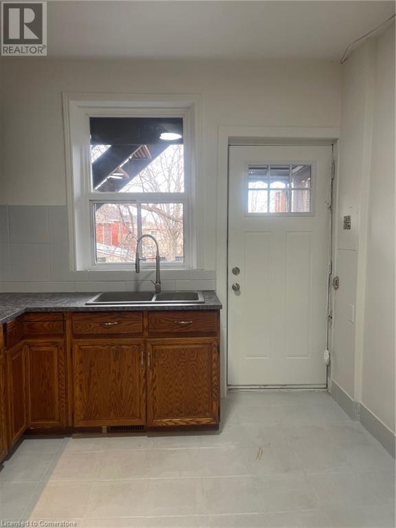 447 Barton Street E Property Photo 16