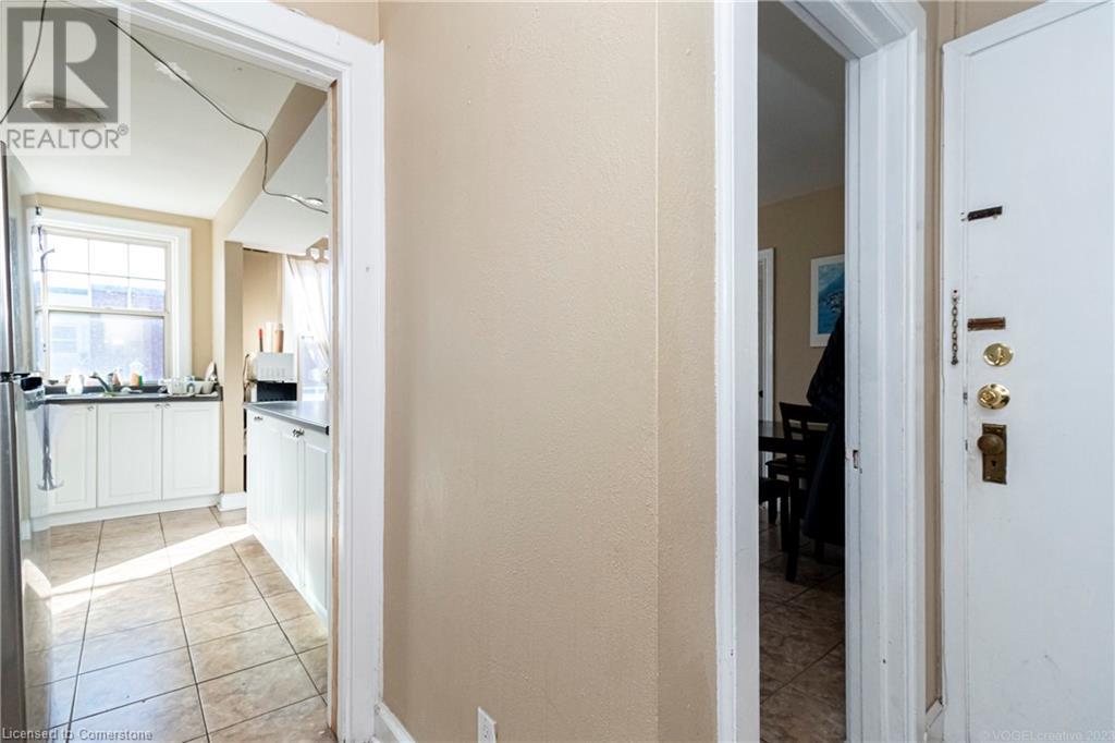 868 King Street W Property Photo 26