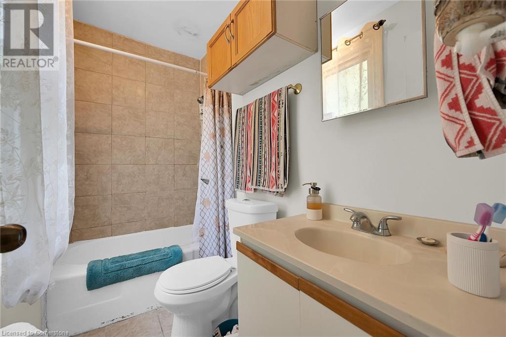 942 Upper Gage Avenue Property Photo 14