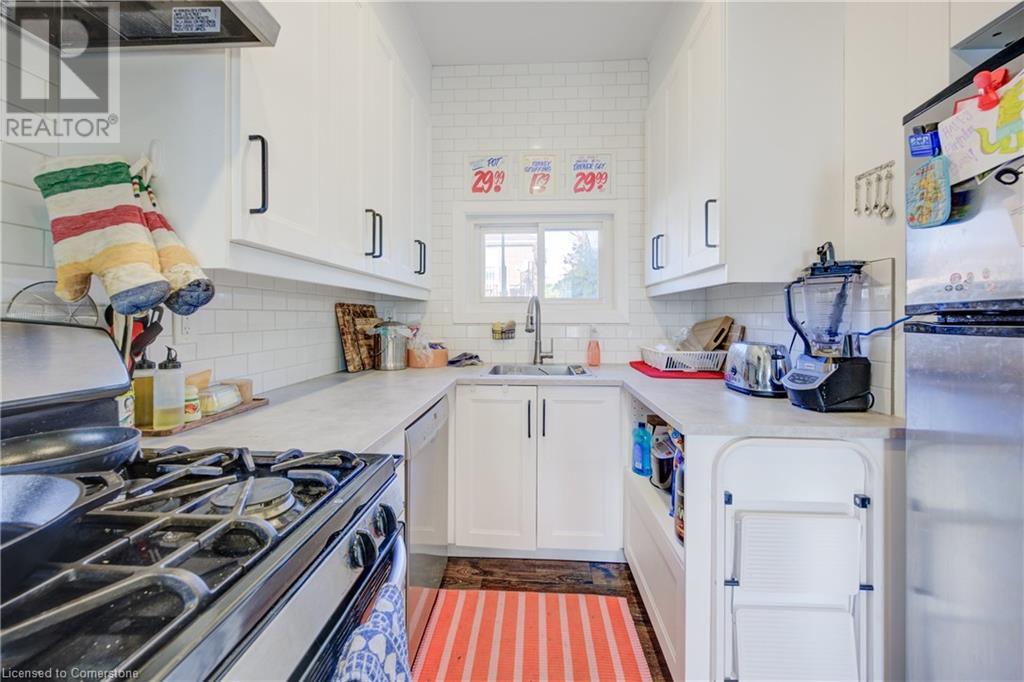 52 Henry Street Property Photo 8