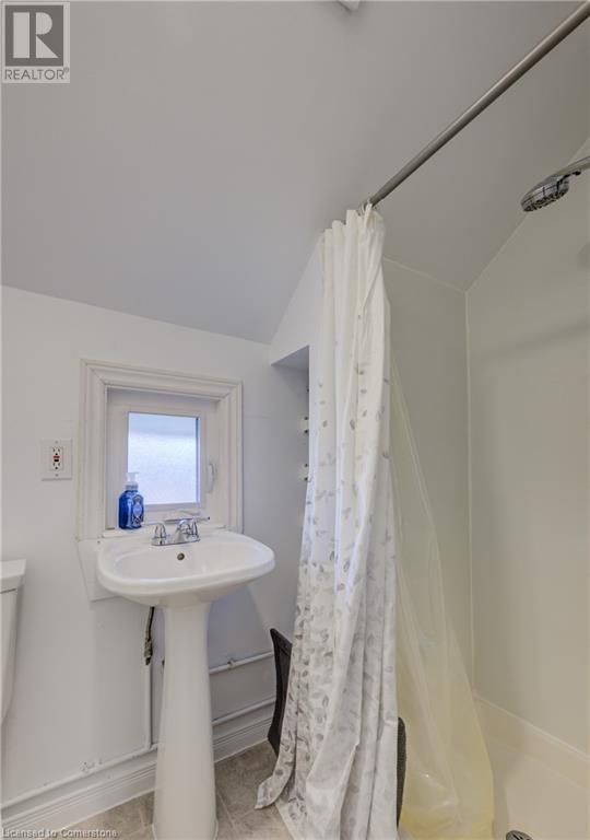 52 Henry Street Property Photo 36