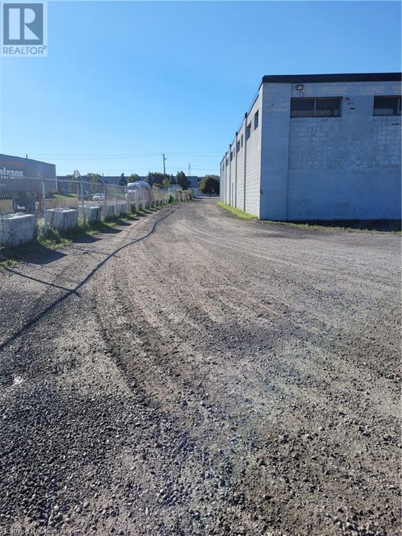 720 Parkdale Avenue N Property Photo 16