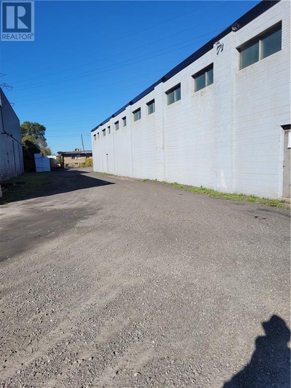 720 Parkdale Avenue N Property Photo 19