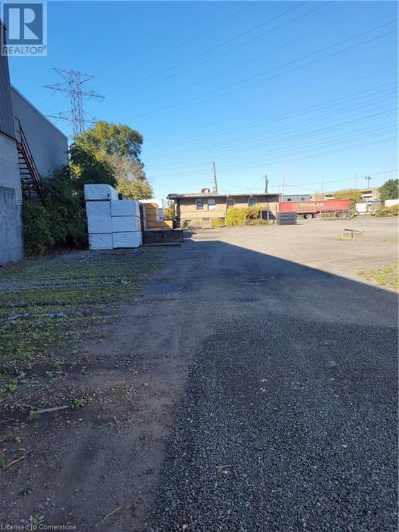 720 Parkdale Avenue N Property Photo 20