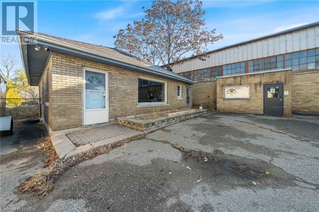 411 West Street Property Photo 10