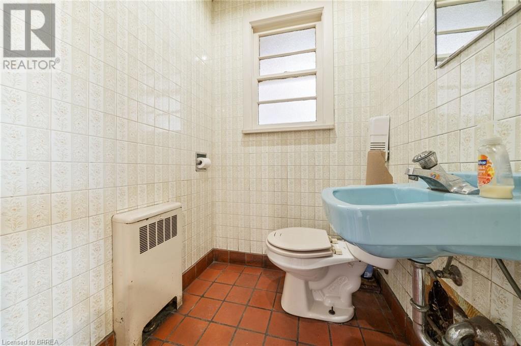 411 West Street Property Photo 45