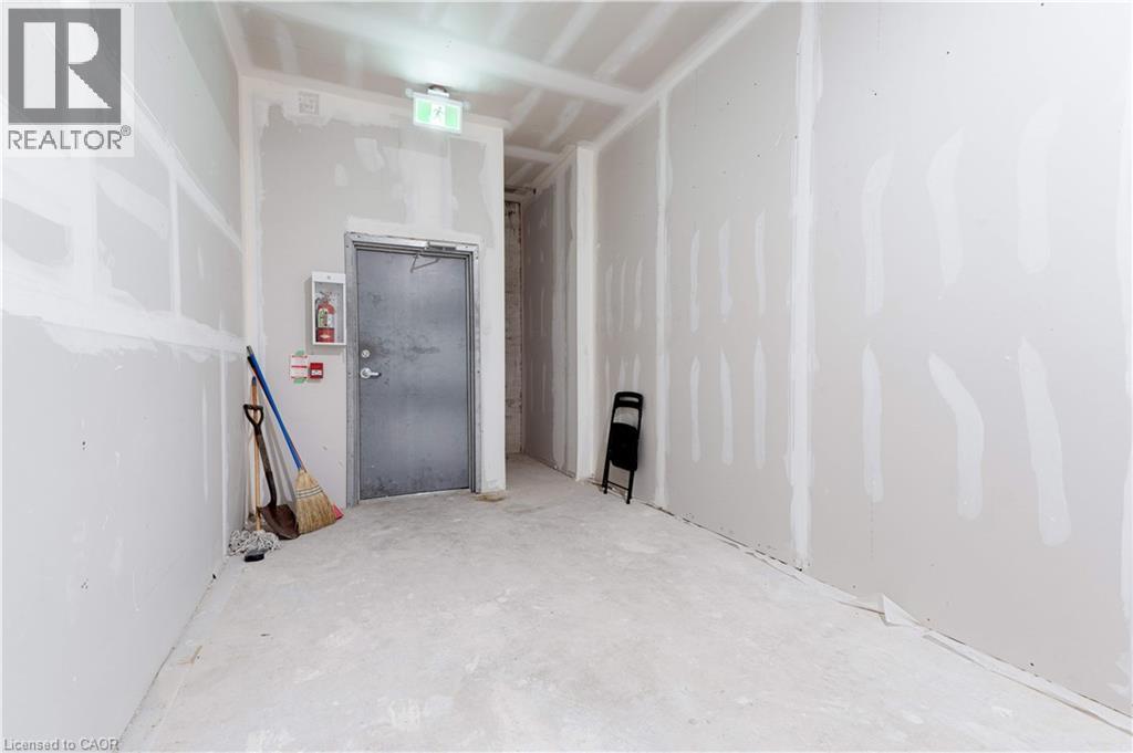 55 John Street S Property Photo 6