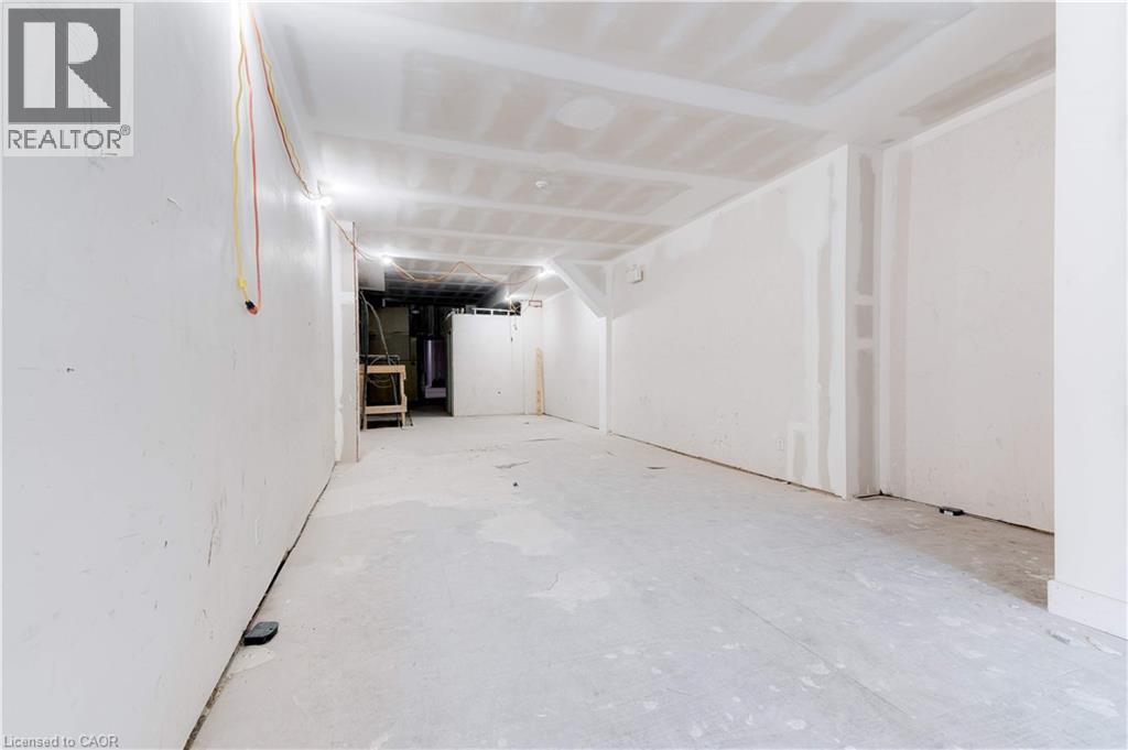 55 John Street S Property Photo 8