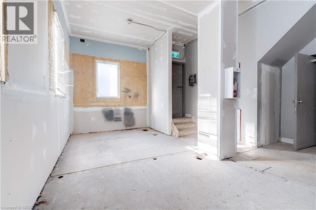 90 John Street S Property Photo 8