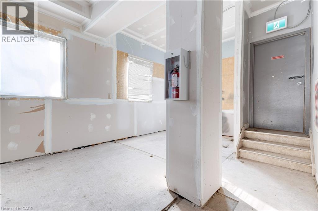 90 John Street S Property Photo 9