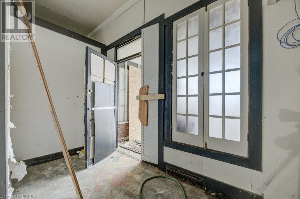 36 Norfolk Street S Property Photo 5