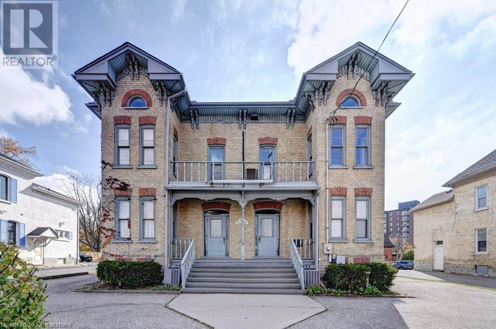 171 Victoria Street N Property Photo 3