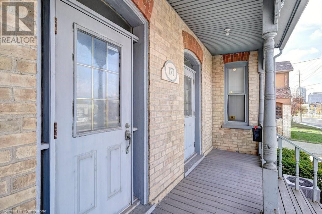 171 Victoria Street N Property Photo 4