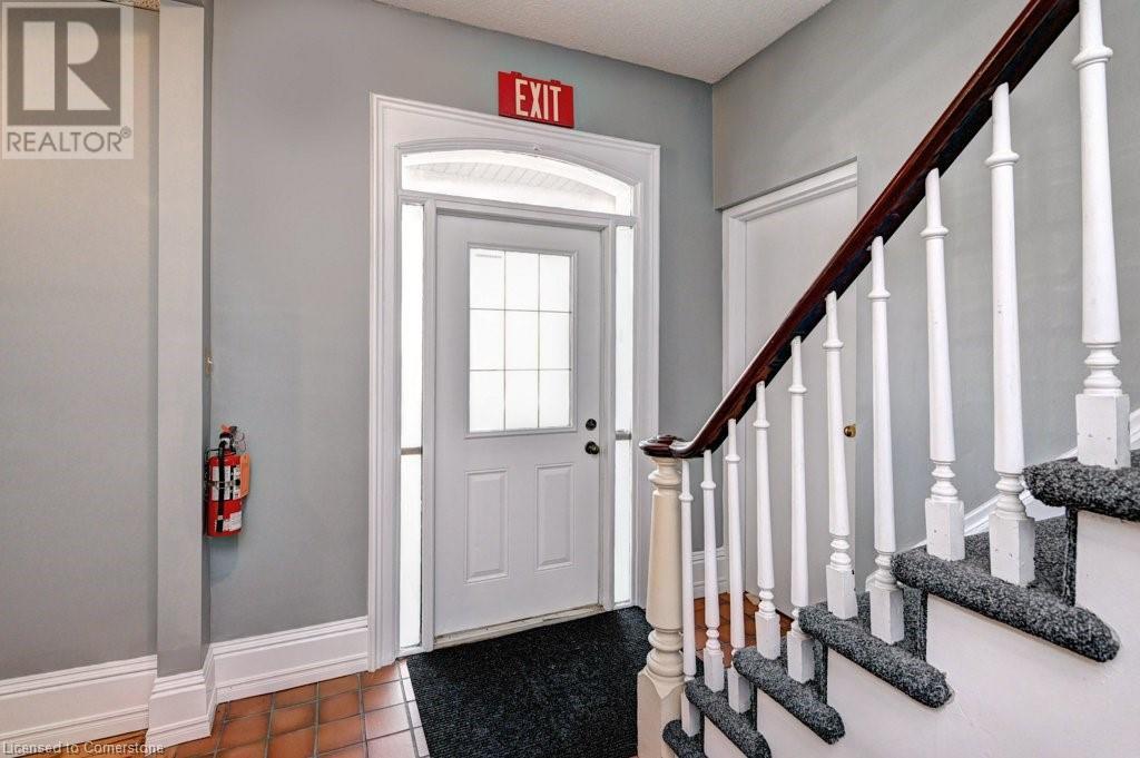 171 Victoria Street N Property Photo 7